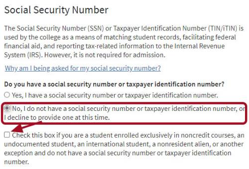 Otra opción resaltada en rojo alrededor de no, no tengo un número de seguro social o un número de identificación de contribuyente, o me niego a proporcionar uno en este momento. Flecha roja que apunta a la casilla de verificación para los estudiantes que están inscritos exclusivamente en cursos sin crédito, un estudiante indocumentado, un estudiante internacional, un extranjero no residente o otra excepción y que no tienen un número de seguro social o número de identificación de contribuyente.